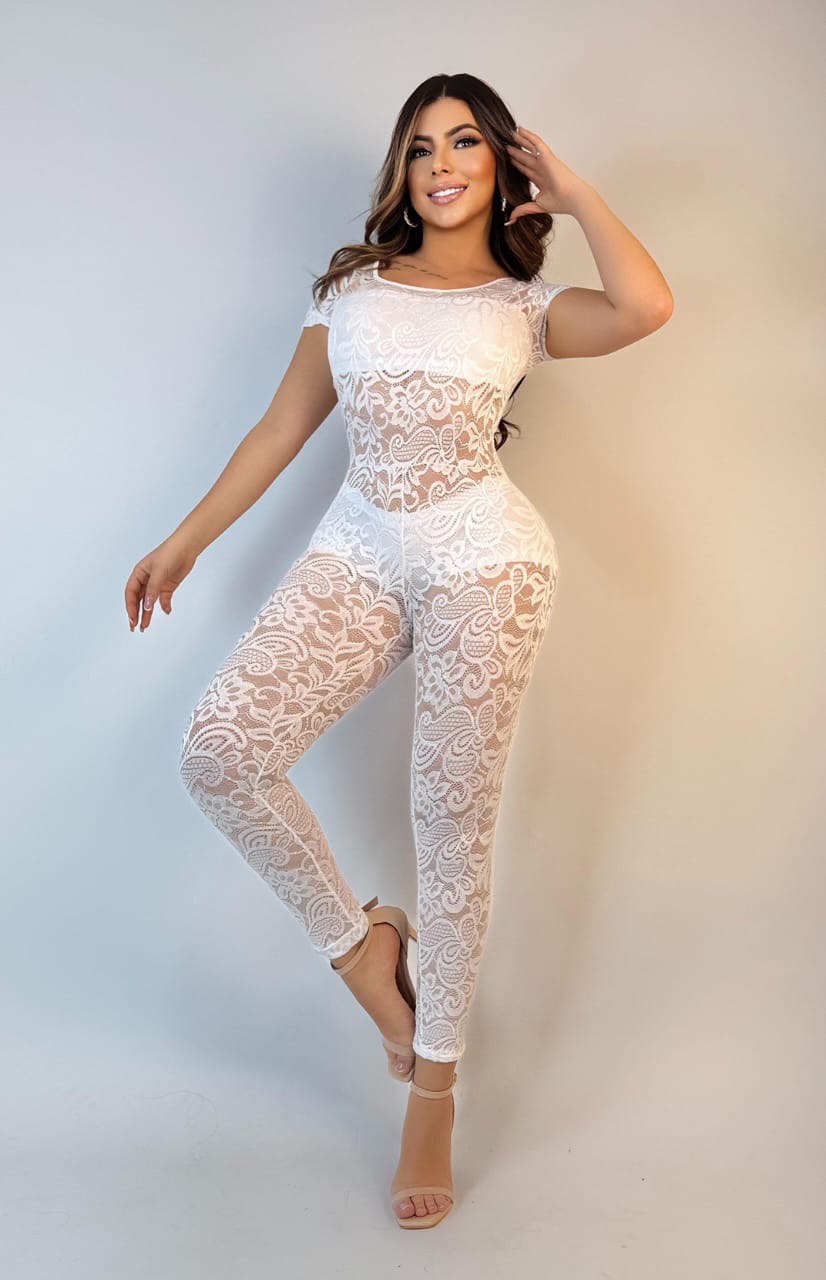 Enterizo en blonda MONSERRAT